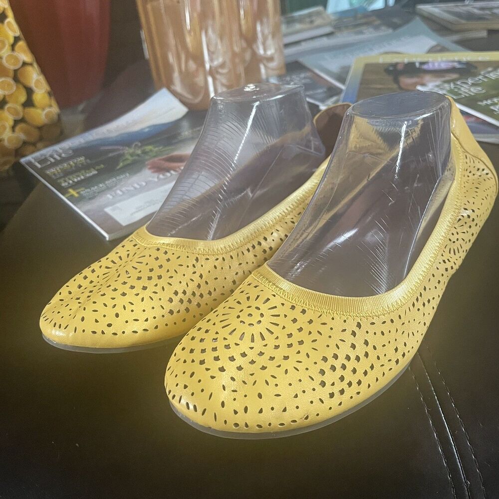 Vionic Robyn Womens Size 12 Soft Perforated Leather Ballet Flats Laser Cut